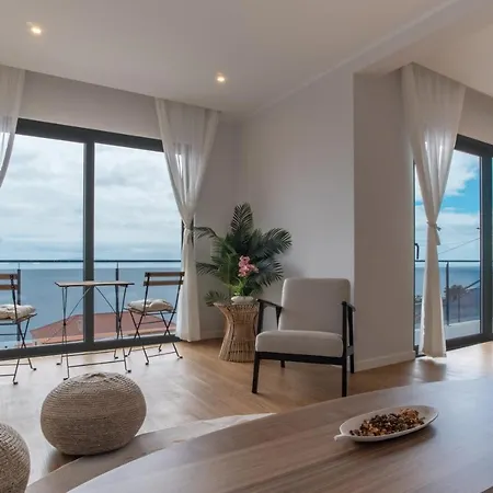 Isaac In بيت للعطل *