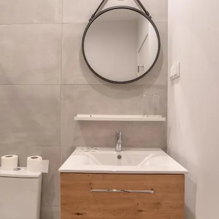 Isaac In سانتا كروز