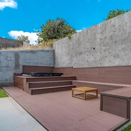 Isaac In سانتا كروز