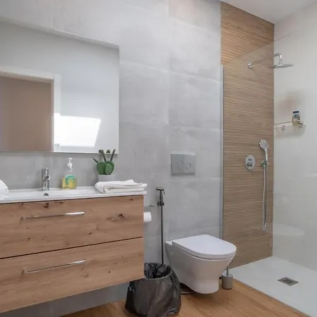 Isaac In بيت للعطل