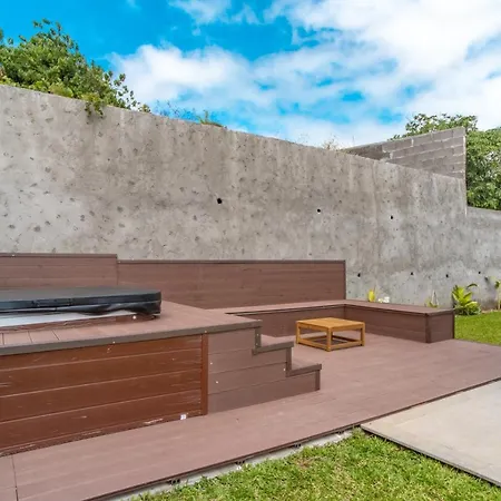 Isaac In Dom wakacyjny *