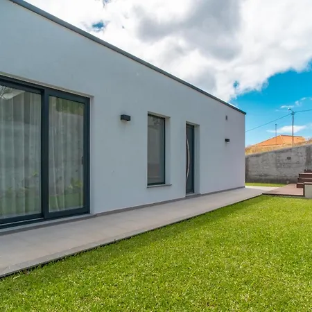 Dom wakacyjny Isaac In Santa Cruz (Madeira)