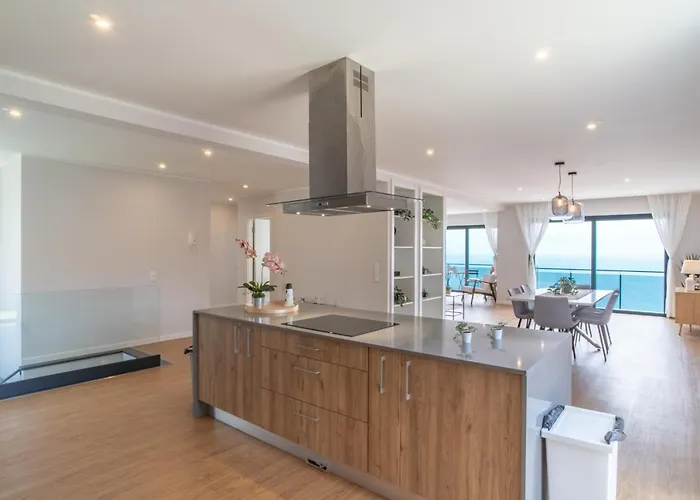 Isaac In סנטה קרוז